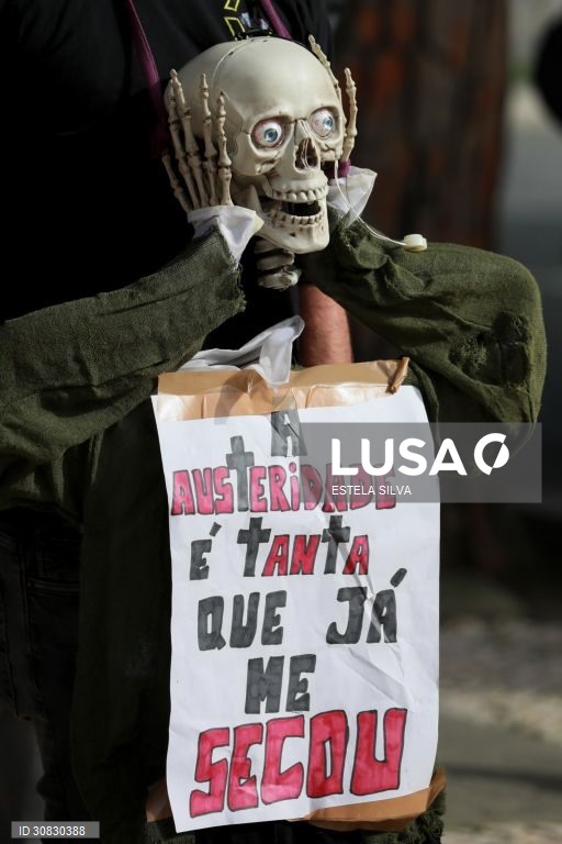 Manifestação do movimento “A Pão e Água” no Porto