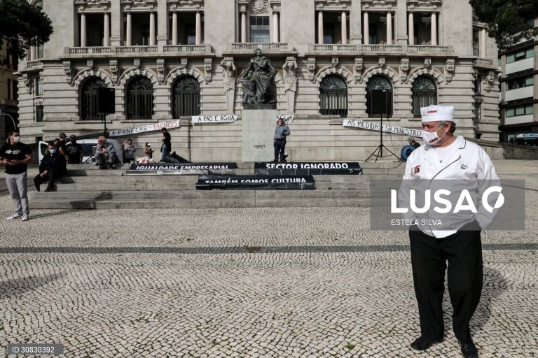 Manifestação do movimento “A Pão e Água” no Porto