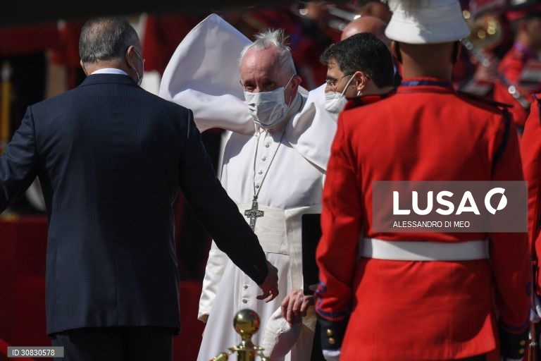 Papa Francisco inicia visita ao Iraque