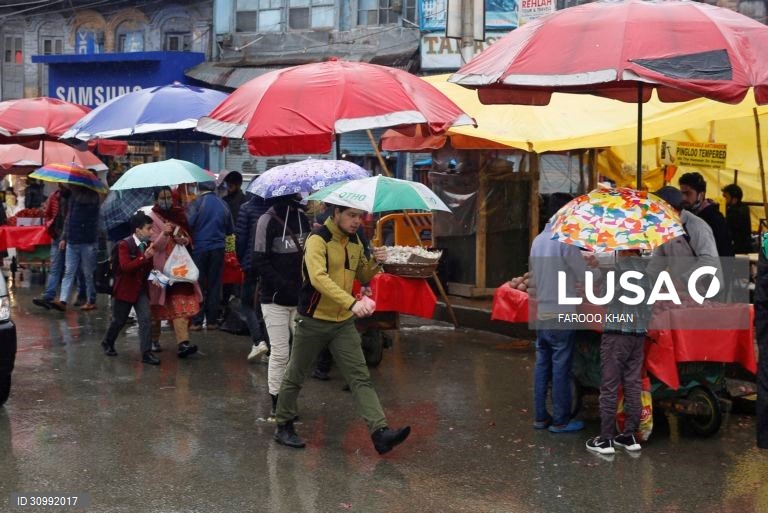 Dia de chuva em Srinagar, Índia