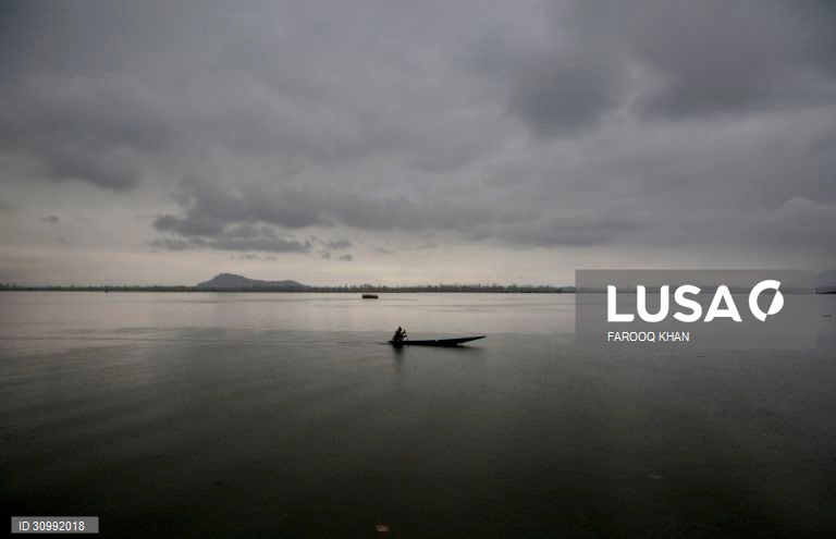 Dia de chuva em Srinagar, Índia