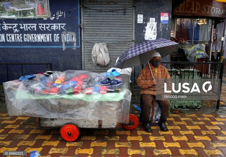 Dia de chuva em Srinagar, Índia
