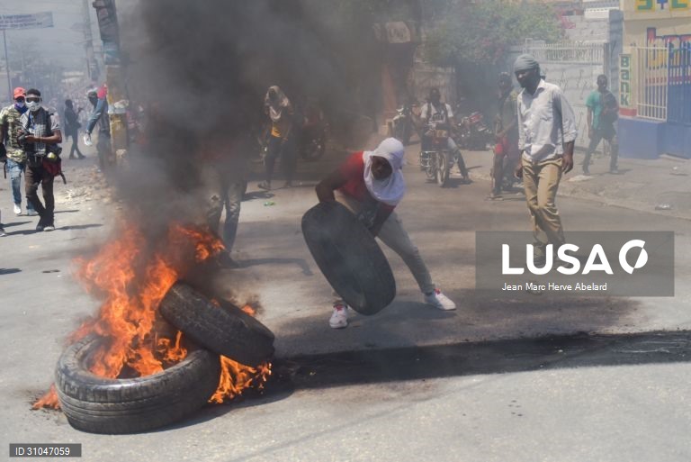 Milhares de haitianos nas ruas rejeitam a Constituição promovida pelo Presidente Jovenel Moise