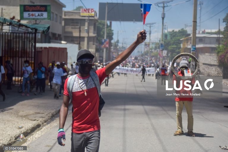 Milhares de haitianos nas ruas rejeitam a Constituição promovida pelo Presidente Jovenel Moise
