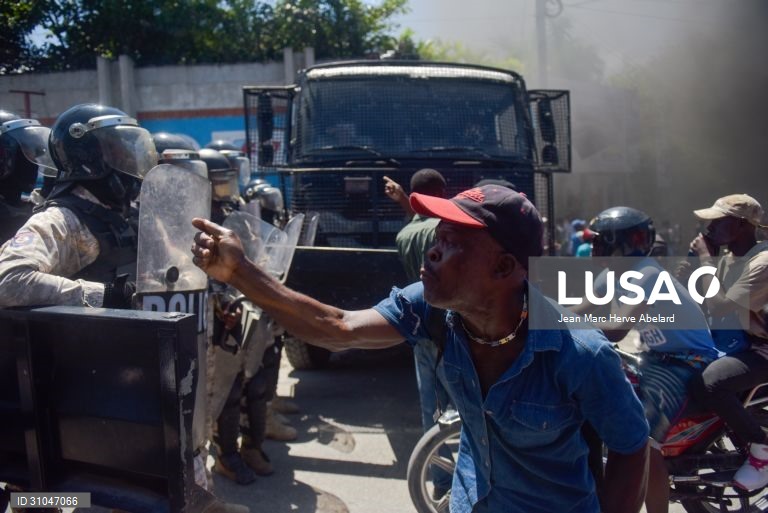 Milhares de haitianos nas ruas rejeitam a Constituição promovida pelo Presidente Jovenel Moise