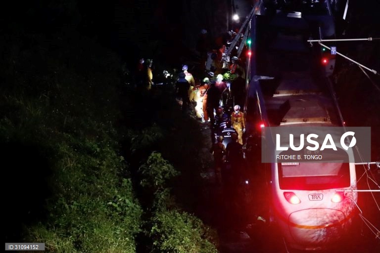 Comboio descarrila em Taiwan