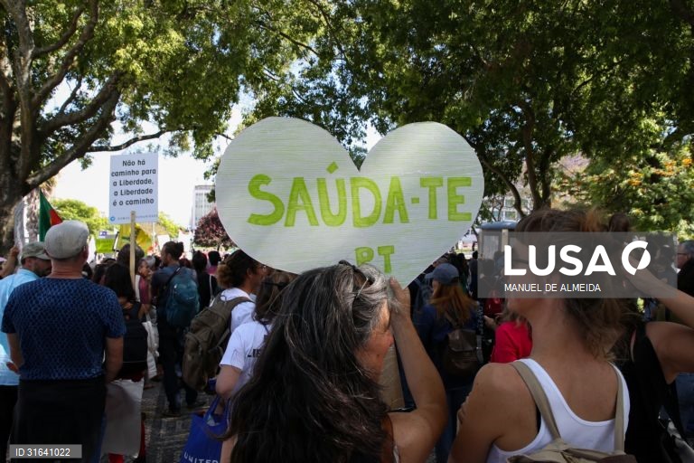 Manifestação contra medidas à covid-19