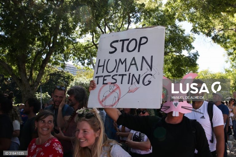 Manifestação contra medidas à covid-19