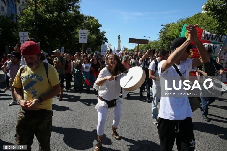 Manifestação contra medidas à covid-19