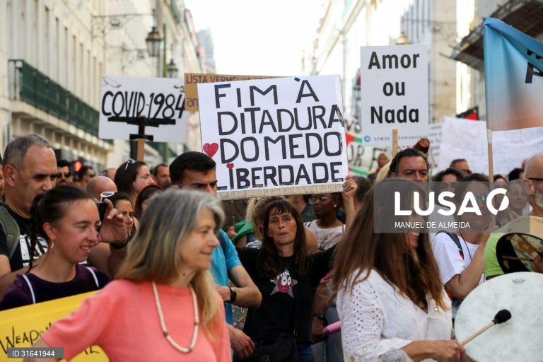 Manifestação contra medidas à covid-19