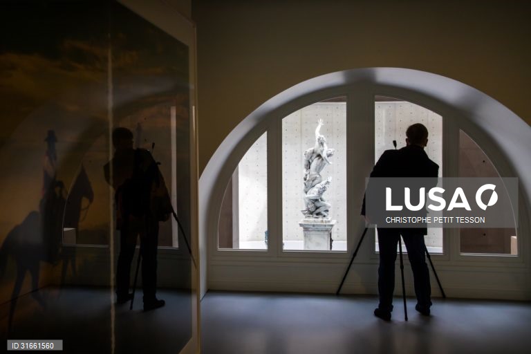 França: Exposição de arte contemporânea em Paris