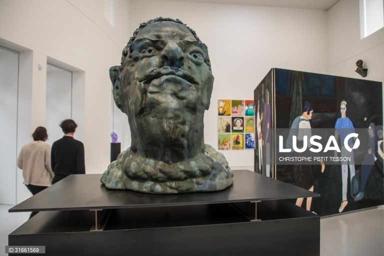 França: Exposição de arte contemporânea em Paris