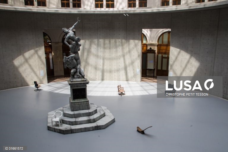 França: Exposição de arte contemporânea em Paris