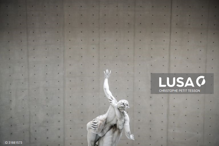 França: Exposição de arte contemporânea em Paris