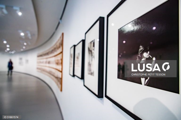 França: Exposição de arte contemporânea em Paris