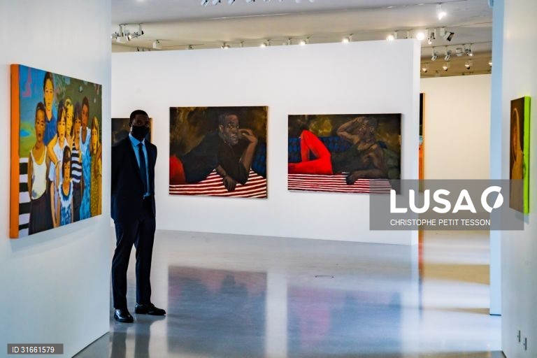 França: Exposição de arte contemporânea em Paris