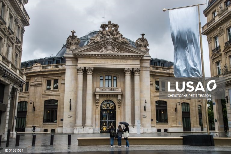 França: Exposição de arte contemporânea em Paris