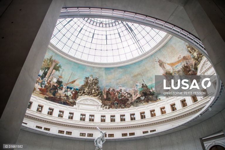 França: Exposição de arte contemporânea em Paris