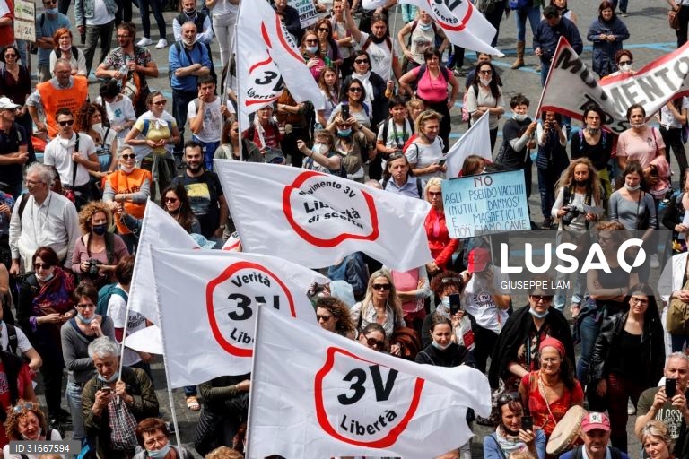 Itália: Protesto em Roma contra a vacinação para a covid-19