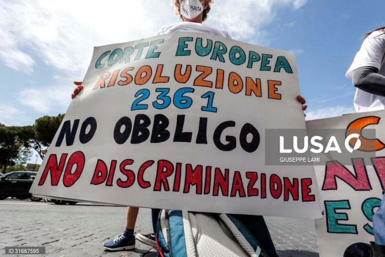 Itália: Protesto em Roma contra a vacinação para a covid-19