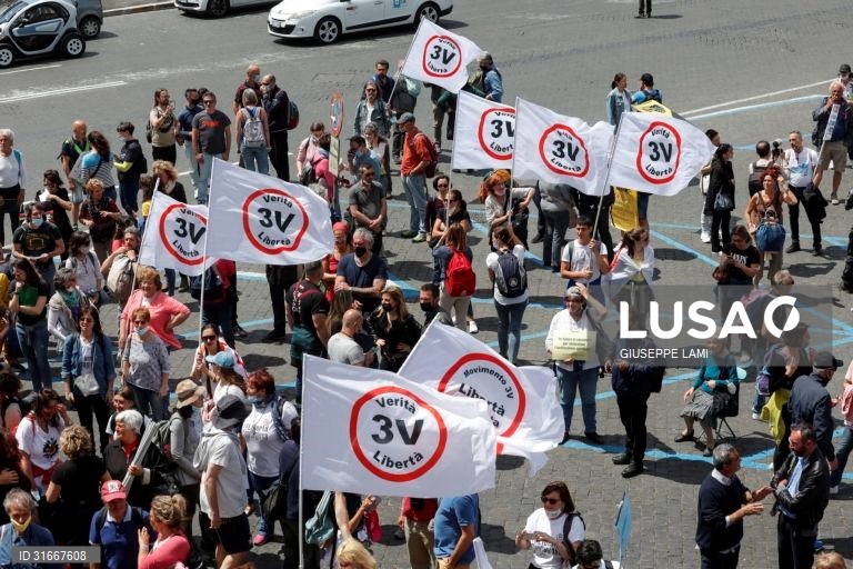 Itália: Protesto em Roma contra a vacinação para a covid-19