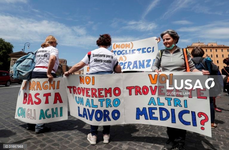 Itália: Protesto em Roma contra a vacinação para a covid-19