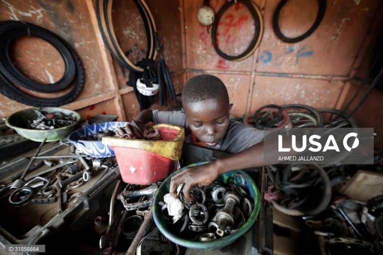 Libéria: Reparação de bicicletas em Monróvia