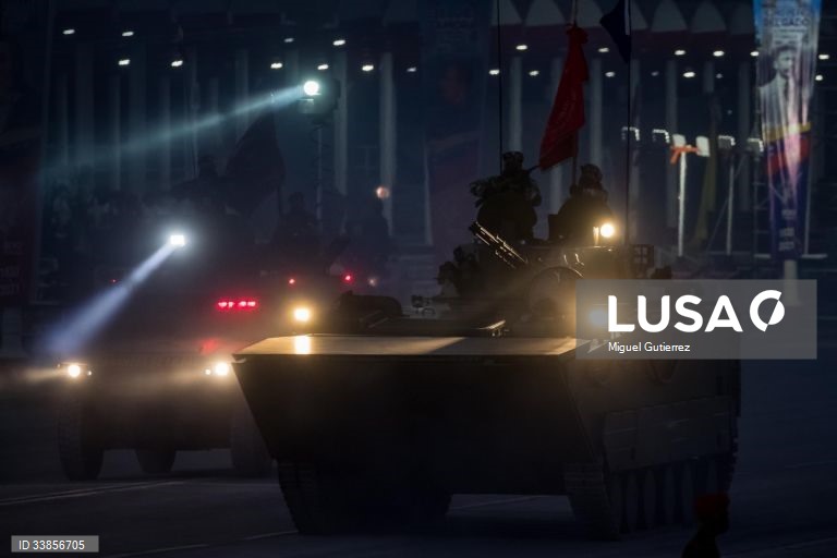 Venezuela: Parada miltar celebra os 210 anos da independência