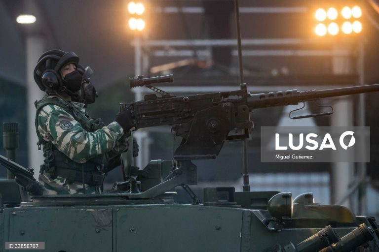 Venezuela: Parada miltar celebra os 210 anos da independência