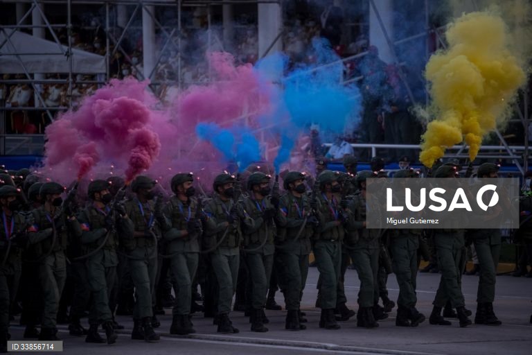 Venezuela: Parada miltar celebra os 210 anos da independência
