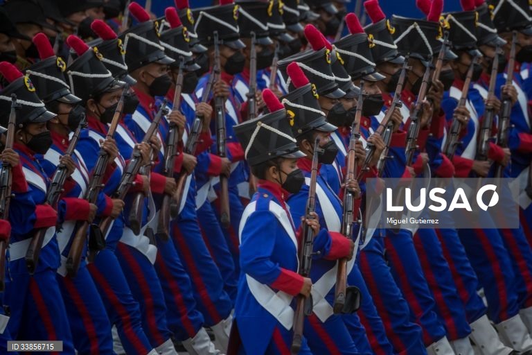 Venezuela: Parada miltar celebra os 210 anos da independência