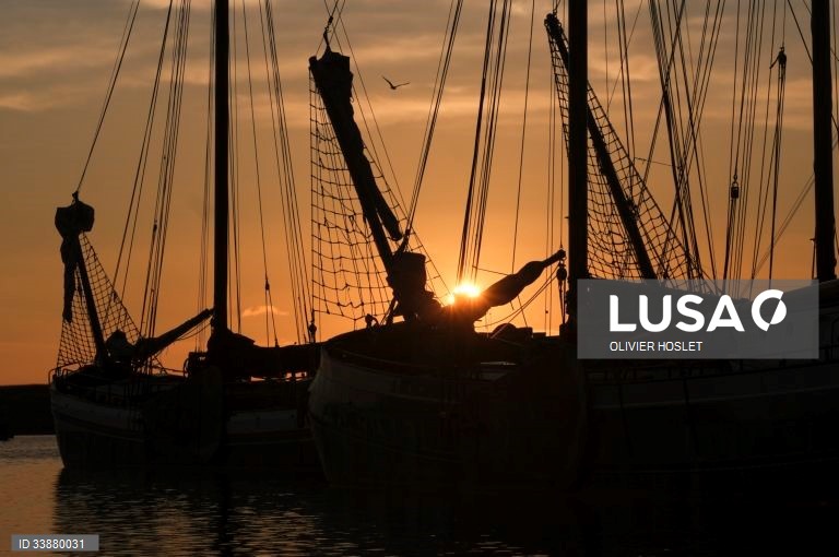 Pôr-do-sol no porto de Stavore