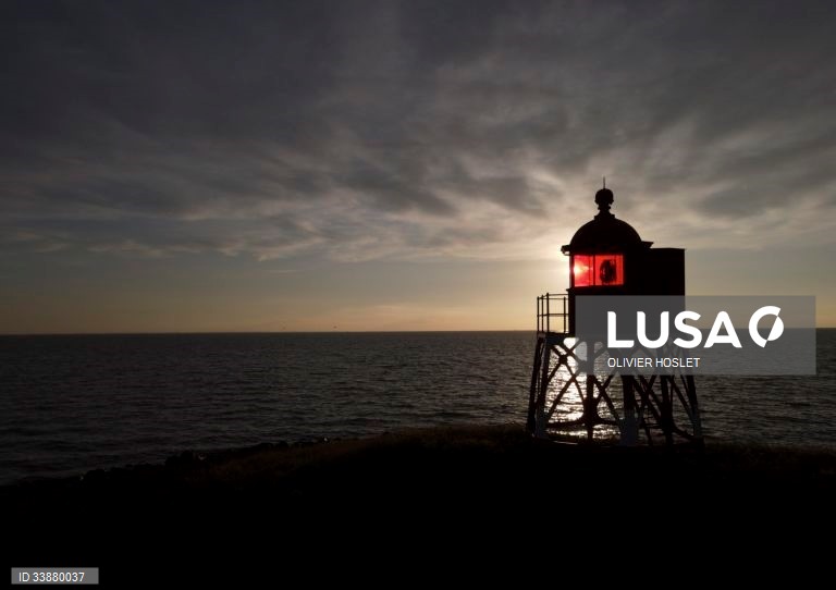 Pôr-do-sol no porto de Stavore