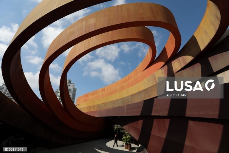 Exposição de moda no Museu Holon Design em Israel