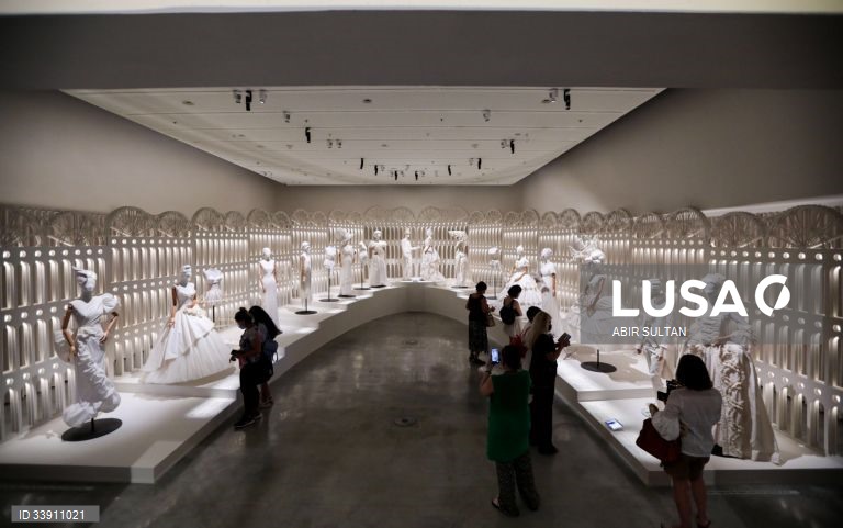 Exposição de moda no Museu Holon Design em Israel