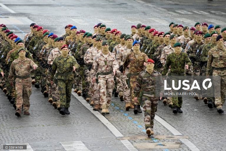 Desfile do Dia da Bastilha em Paris