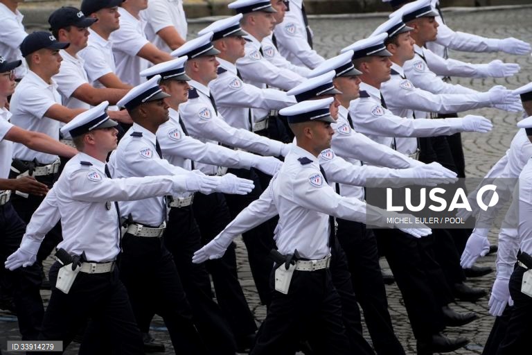 Desfile do Dia da Bastilha em Paris