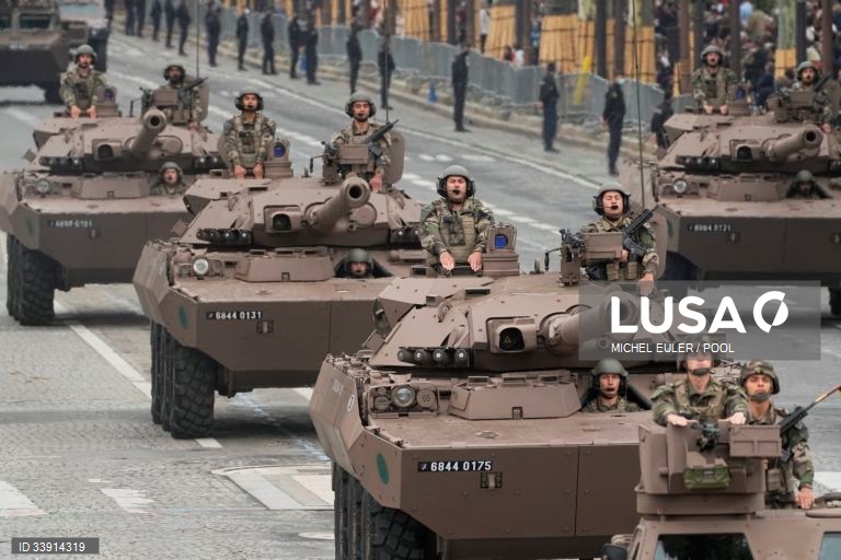 Desfile do Dia da Bastilha em Paris