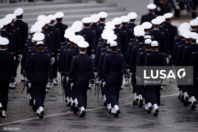 Desfile do Dia da Bastilha em Paris