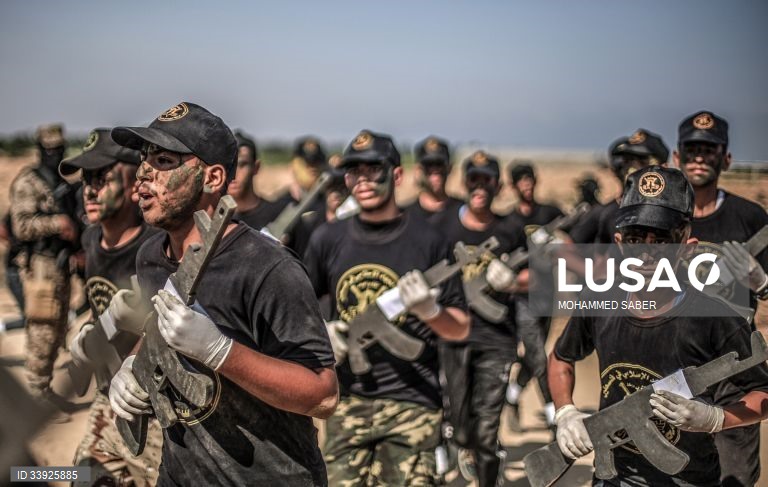 Campo militar de Verão para jovens em Gaza