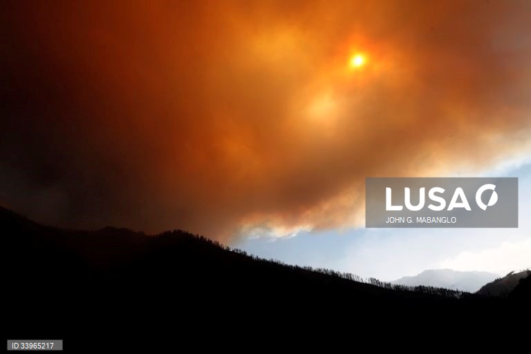 EUA: Incêndio florestal no norte da Califórnia