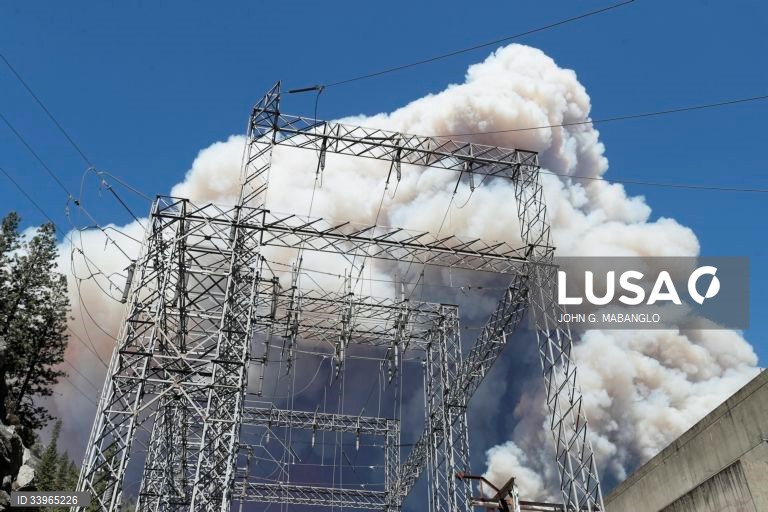 EUA: Incêndio florestal no norte da Califórnia