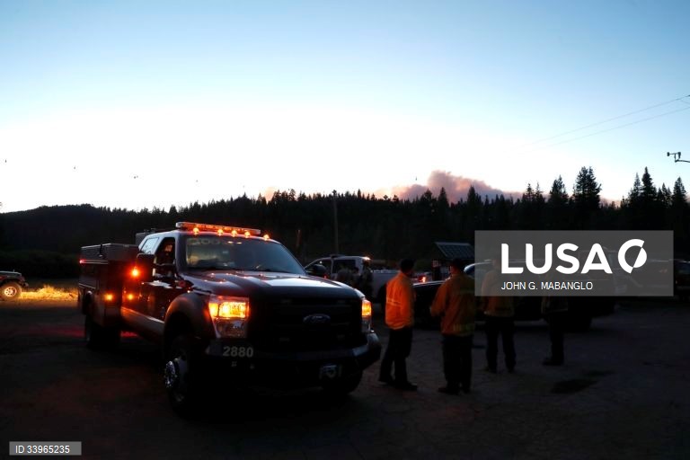 EUA: Incêndio florestal no norte da Califórnia