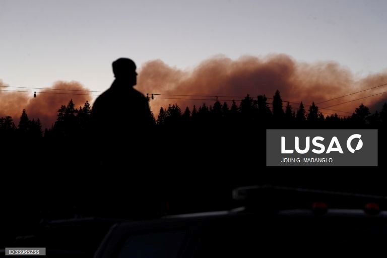 EUA: Incêndio florestal no norte da Califórnia