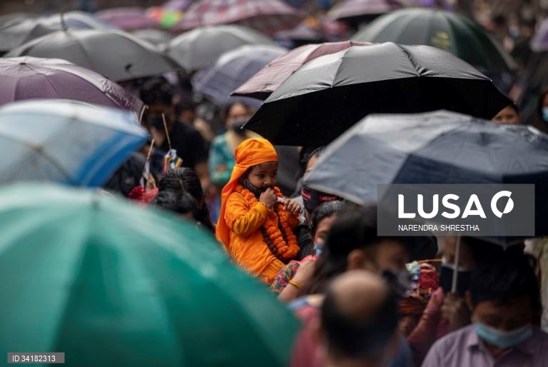 Nepal: Festival Gai Jatra (Festival da vaca) em Catmandu