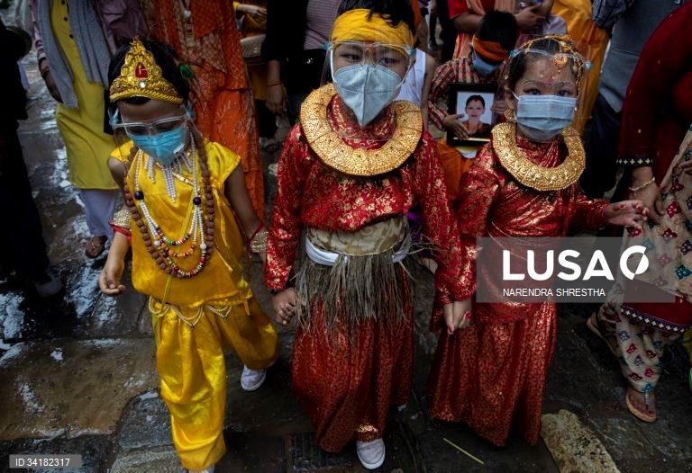 Nepal: Festival Gai Jatra (Festival da vaca) em Catmandu