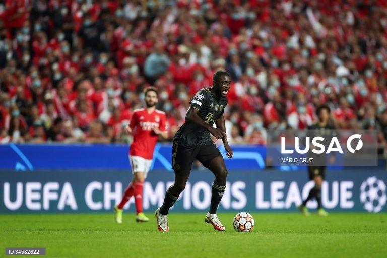 Benfica perde com Bayern Munique por 4-0 em jogo da Liga dos Campeões de futebol