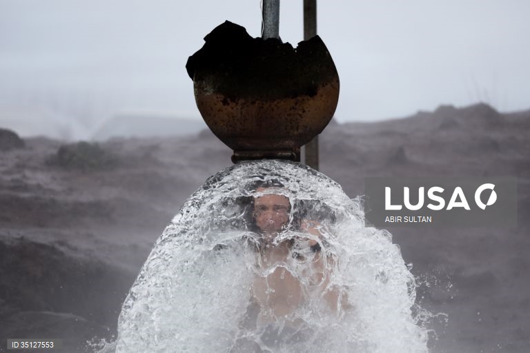 Fonte de água quente nas Colinas de Golan, Israel