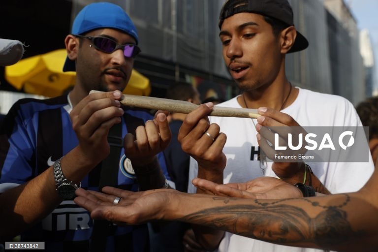 Brasil: Marcha em São Paulo pela legalização da canabis