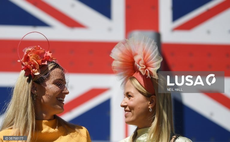 Reino Unido: Tradicional corrida de cavalos de Ascot